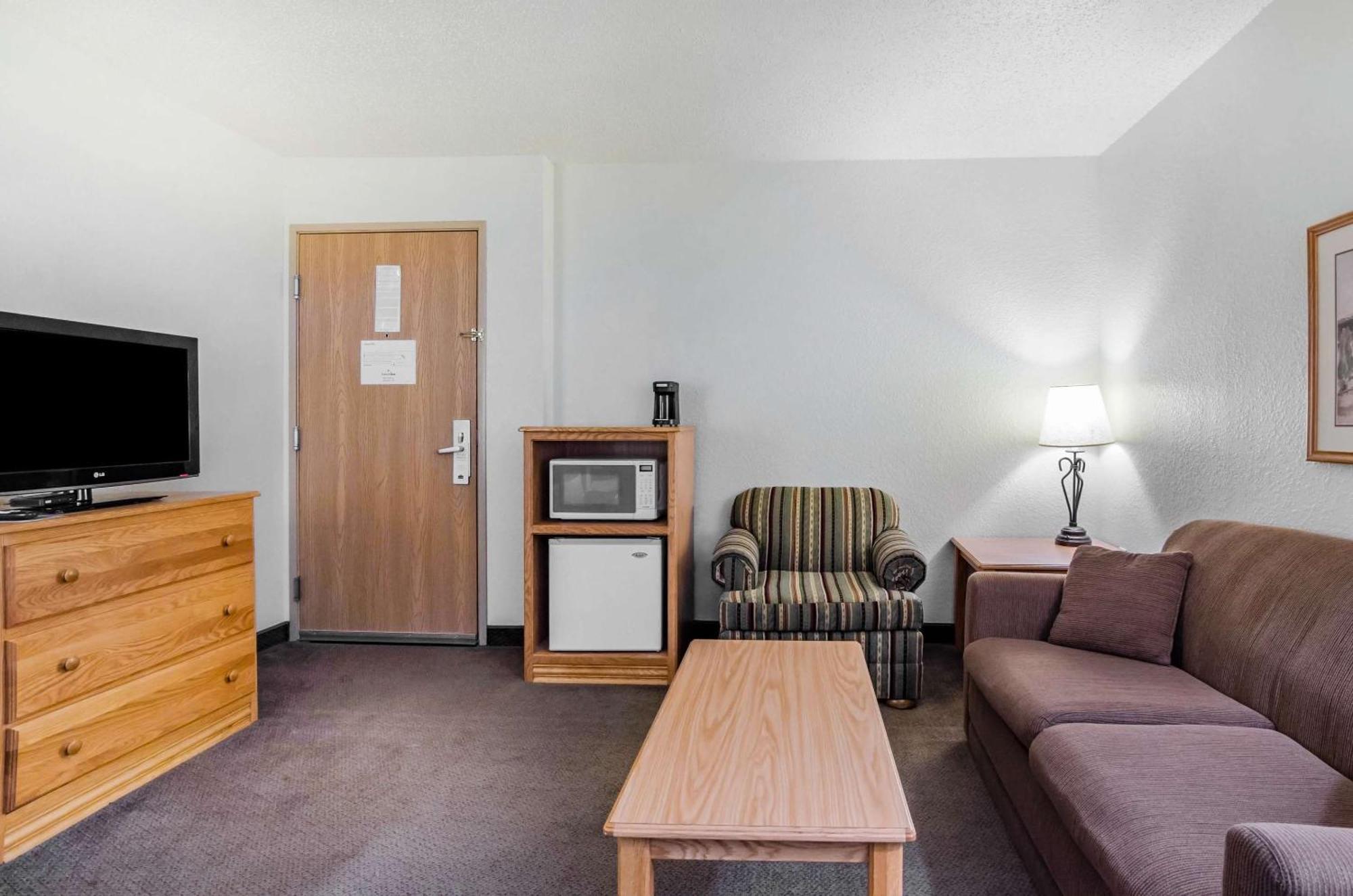 Rodeway Inn Hesston Eksteriør billede
