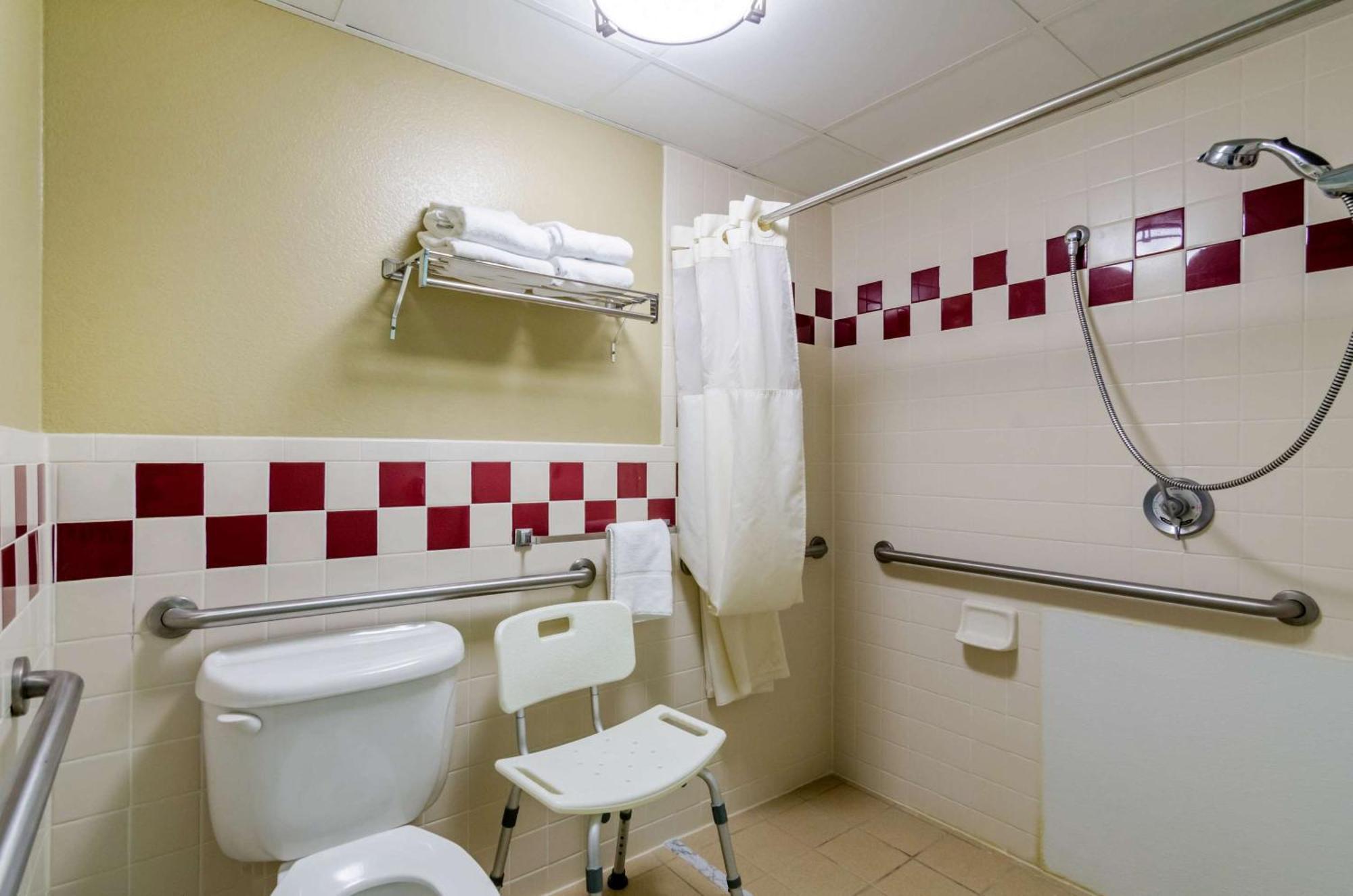 Rodeway Inn Hesston Eksteriør billede