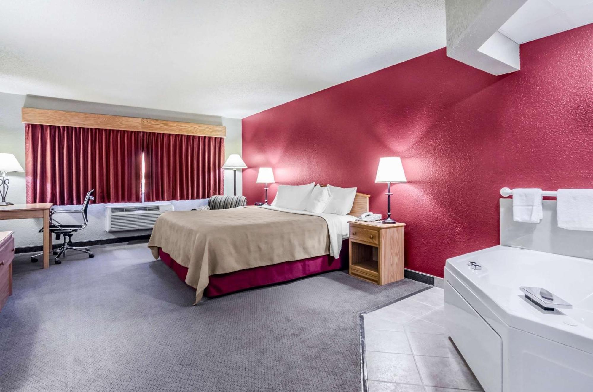 Rodeway Inn Hesston Eksteriør billede
